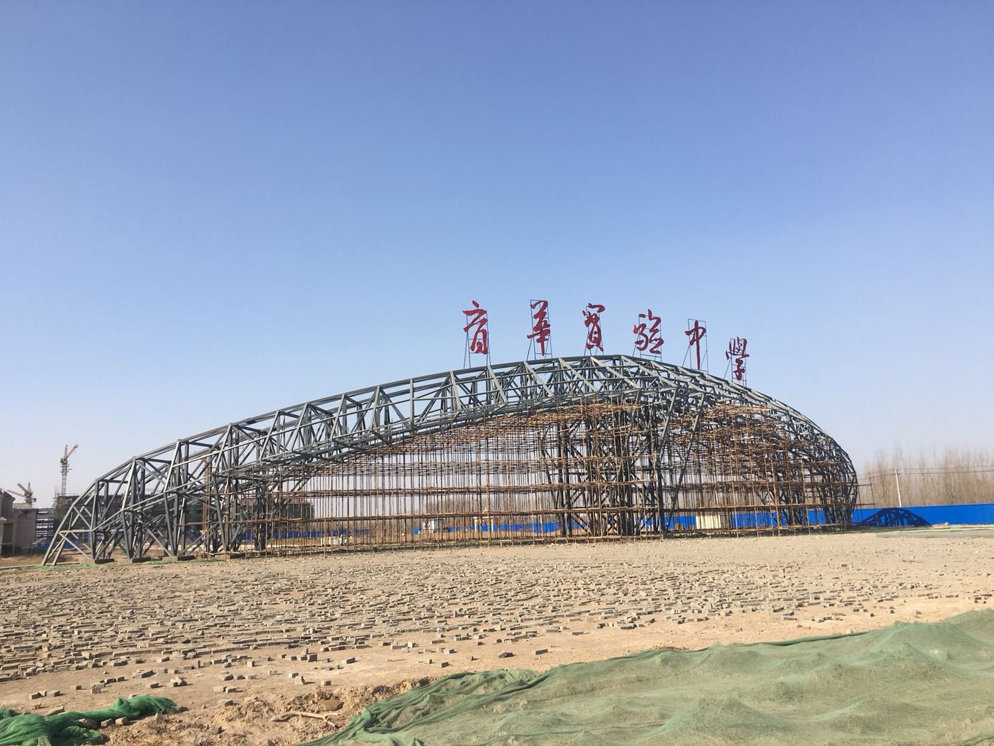 育華實(shí)驗(yàn)中學(xué)大門(mén)